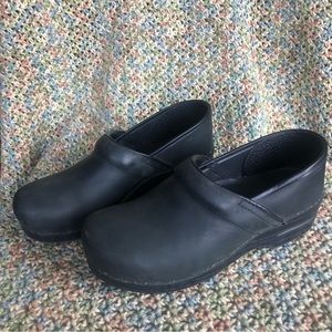 Women’s Dansko Proffesional Clogs